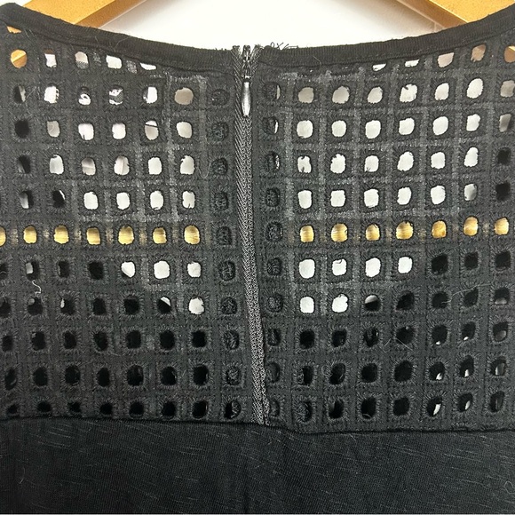 Duchess Eyelet Crochet Bib Neck Zip Back Tank 2XL - Picture 4 of 5